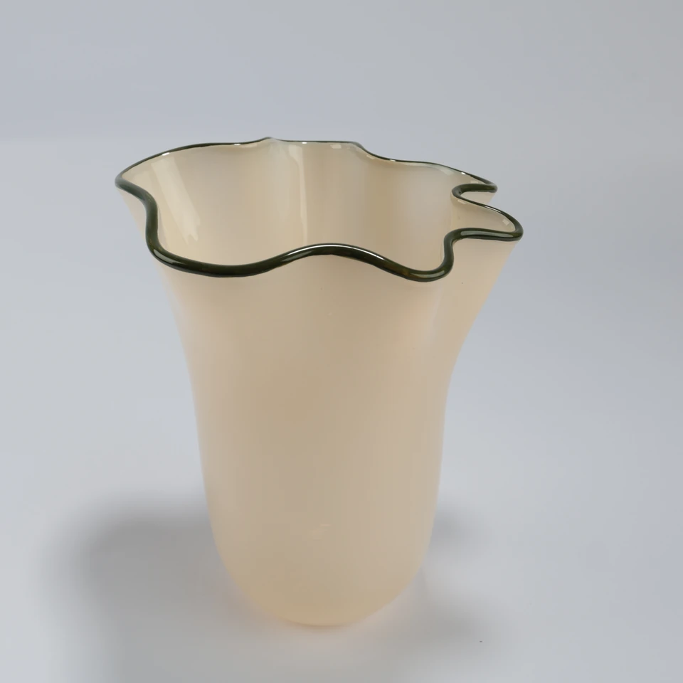 Angled top view of the dark edged ruffled opening